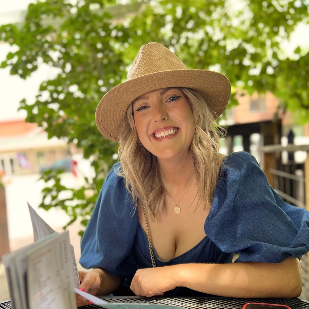 Meet your Posher, Caitlin